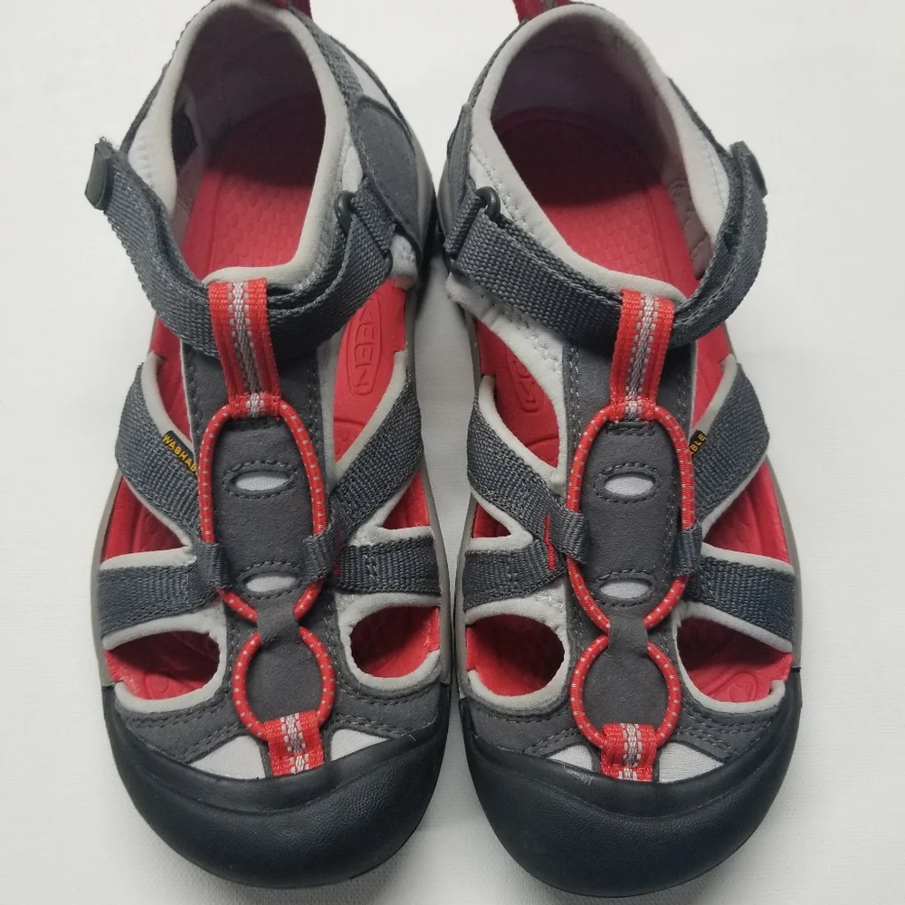 Keen sandals size 4‎